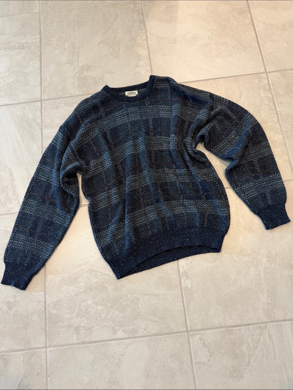 Vintage Men's Classic Crewneck Sweater in Dark Blue and Black